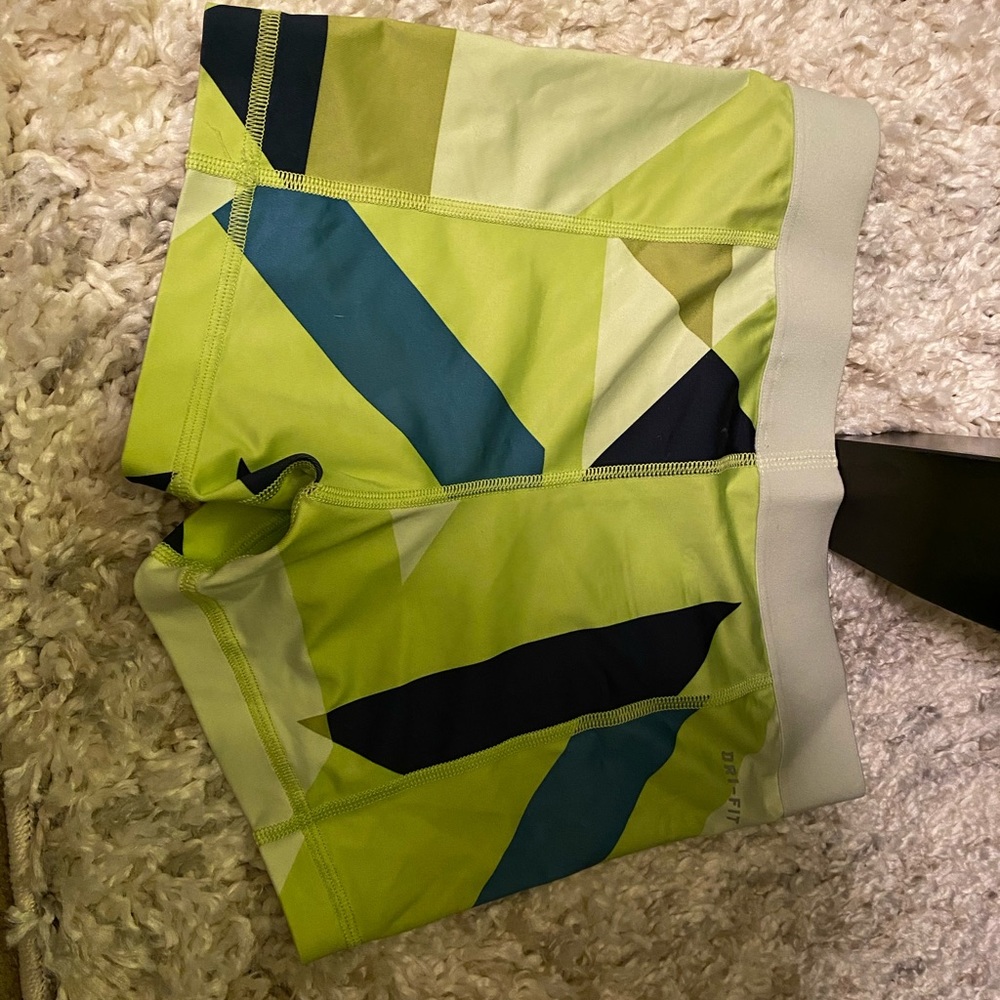 Patterned Nike spandex - Picture 3 of 3
